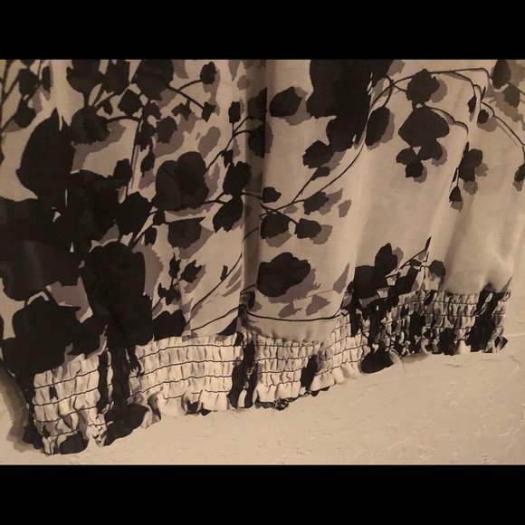 Maurices Black, Grey and White Blouse Size-Small - Picture 6 of 7